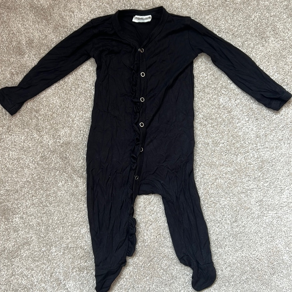 SpearmintLOVE Ruffle Snap Footie 3-6 months